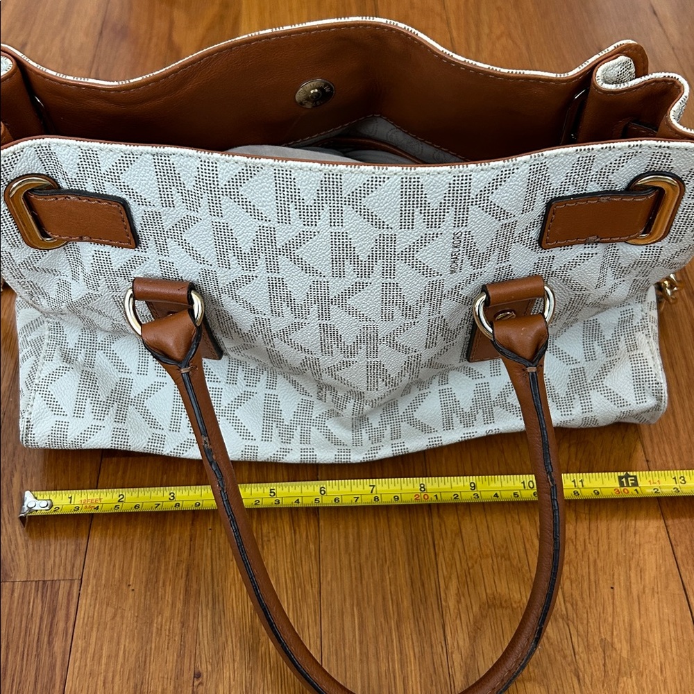 Michael Kors White and Tan Shoulder Bag - Picture 5 of 7